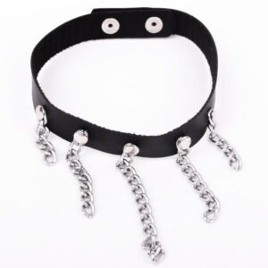 GARGANTILHA COM DETALHES EM METAL